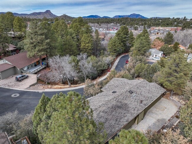Building Photo - 3 bedroom, 2 bathroom home in Forest Hylands!