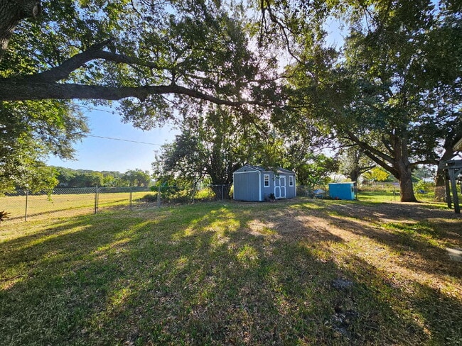 Building Photo - 819 Glencove Ave NW