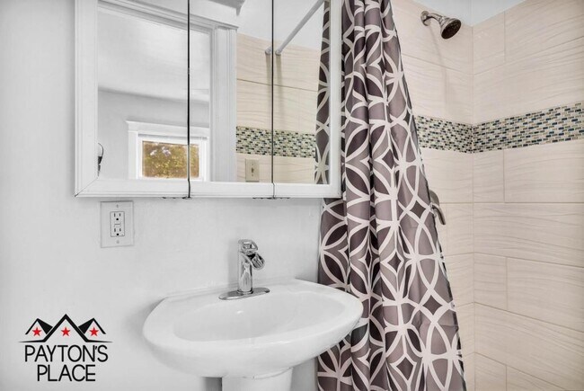 Building Photo - 4820 13th St NW #2