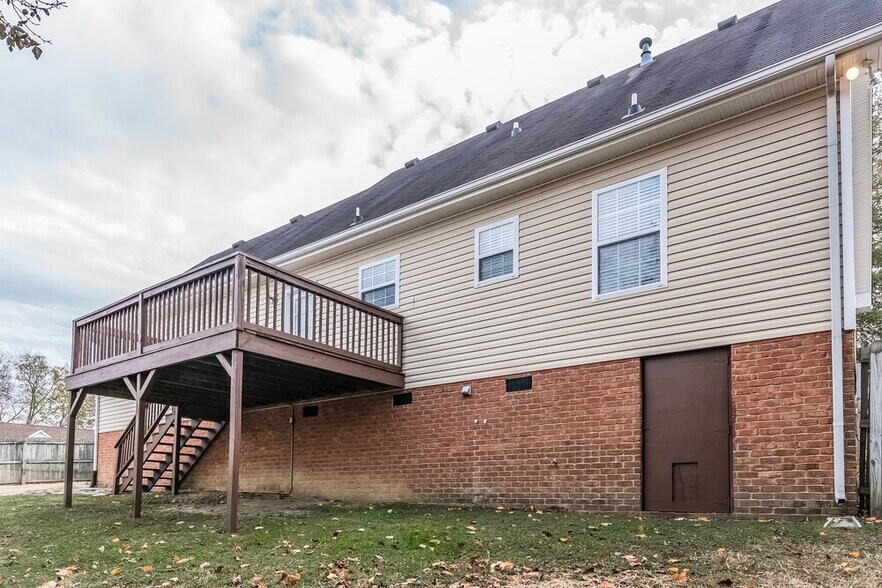 Building Photo - 100 Homestead Ln