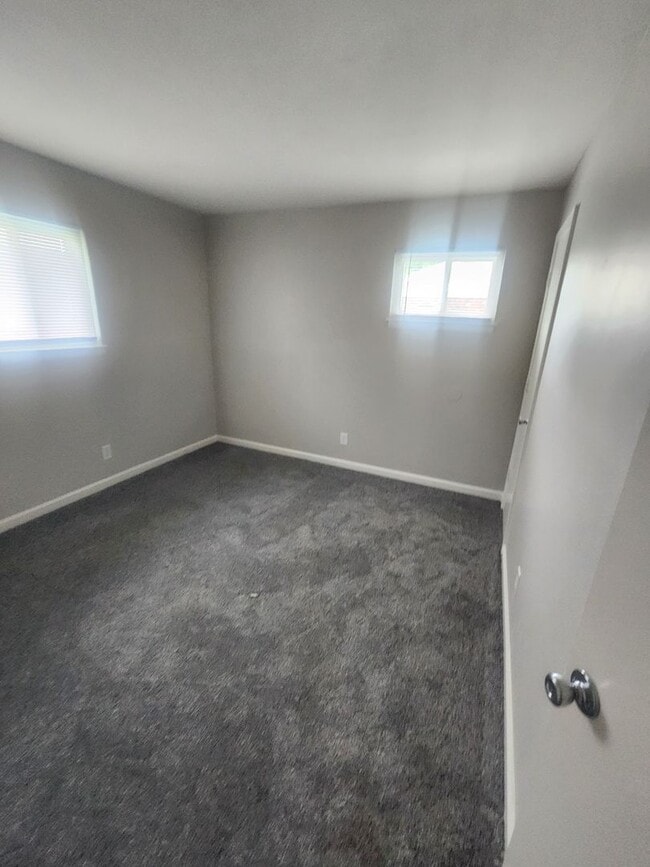 Building Photo - Renovated 3 bedroom 1.5 bath home in Valle...
