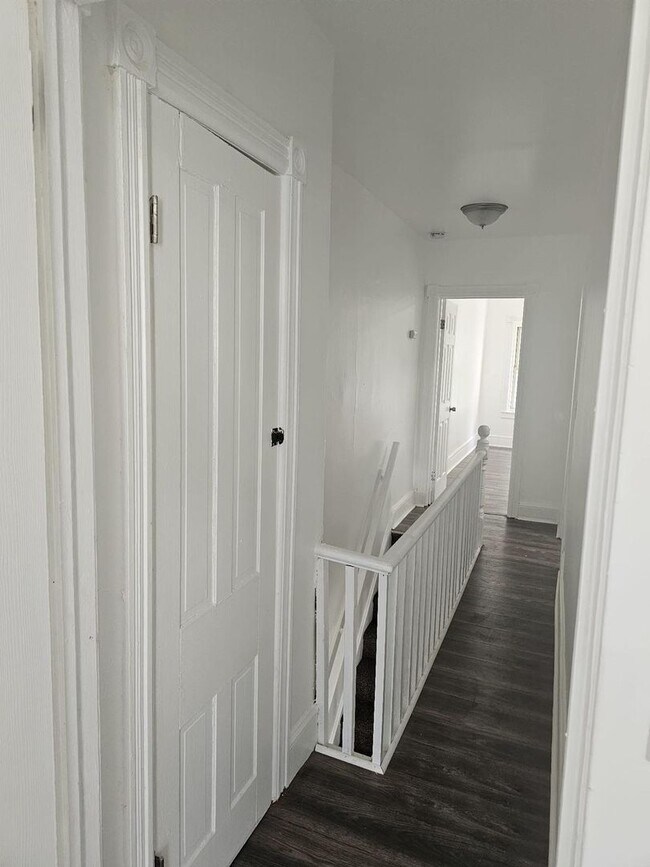 Building Photo - 3 bed 1 bath