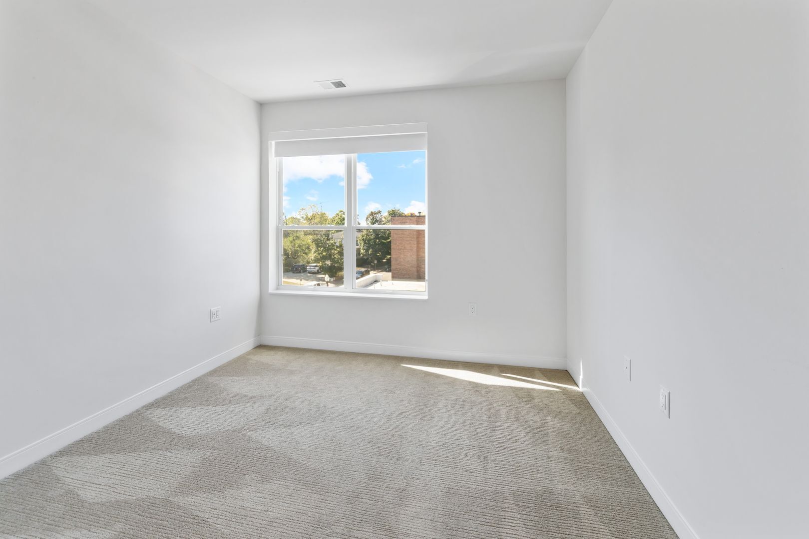 Building Photo - 5945 6th Ave