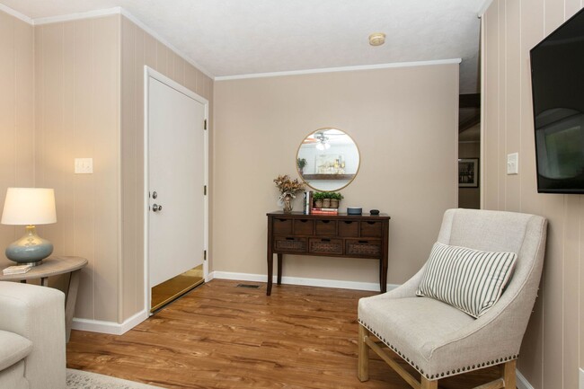 Building Photo - 3BR/2BA Home with Detached Garage – Fletch...