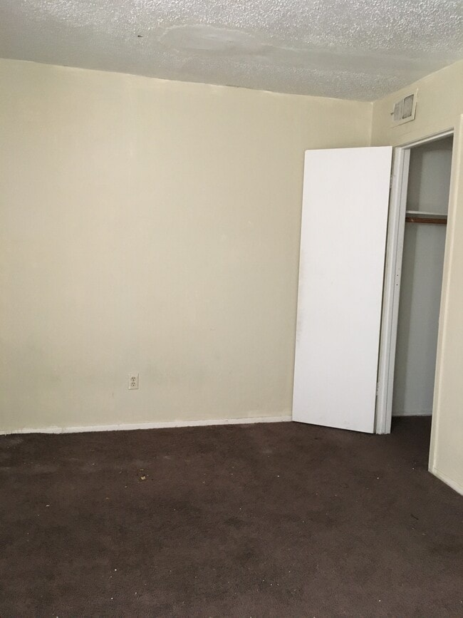 Building Photo - 7939 Sarita St