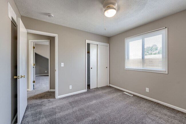 Building Photo - Fresh Updates & Prime Location Near Zorinsky!!