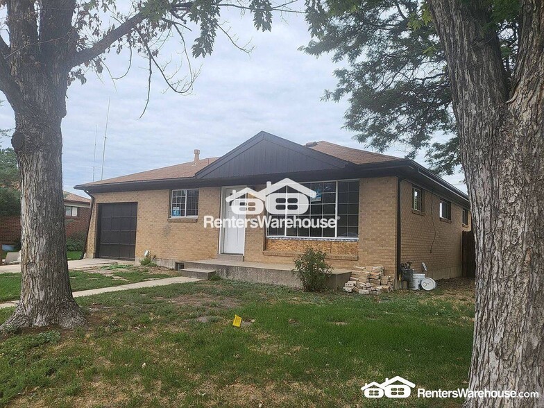 Primary Photo - 1741 E 105th Pl