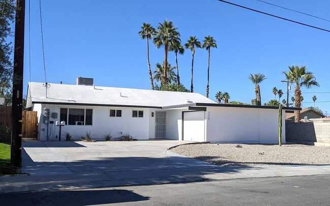 Building Photo - 42405 Iowa St