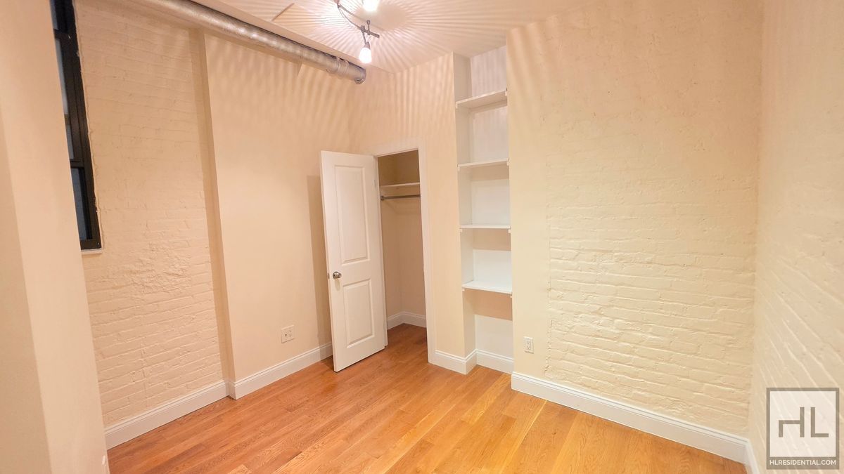 Building Photo - West Village 3BR/2BA Duplex with Private Patio