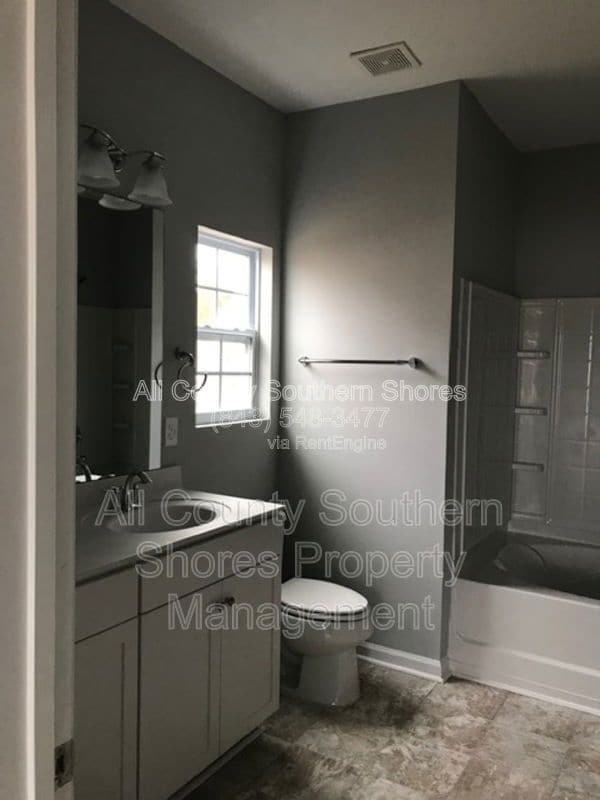 Building Photo - 877 Devon Estate Ave