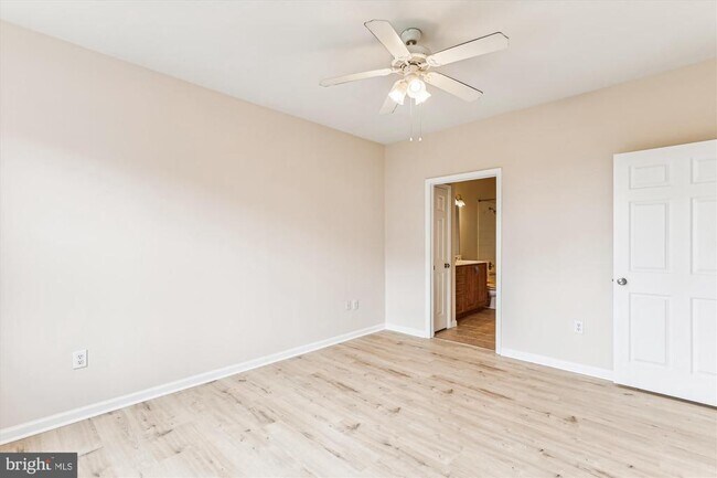 Building Photo - 12941 Centre Park Cir