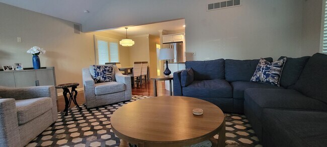 Building Photo - 547 Neff Rd