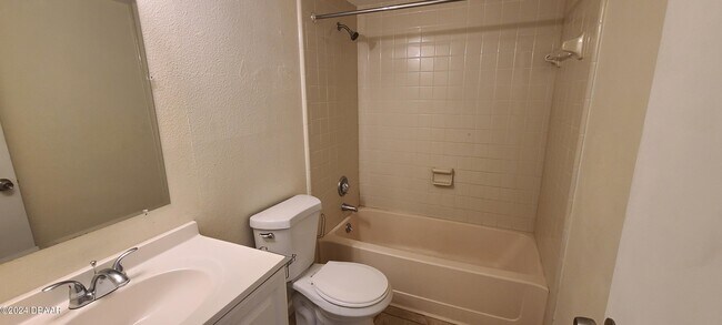 Building Photo - 1030 4th St