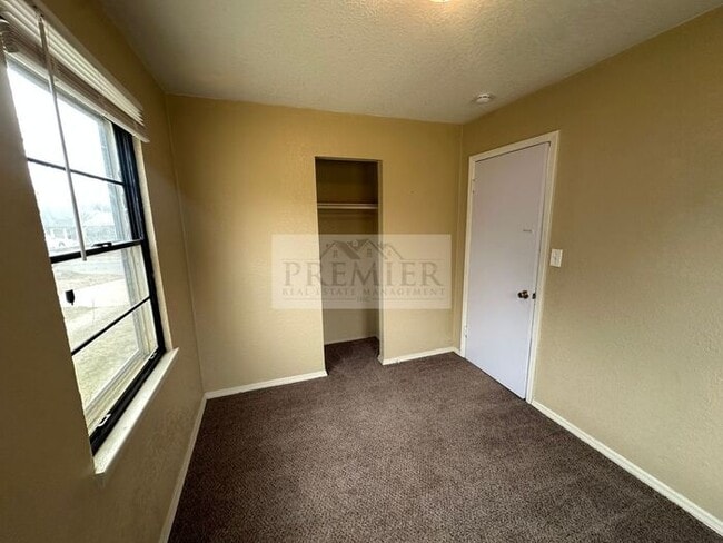 Building Photo - 4818 Woodend Ave