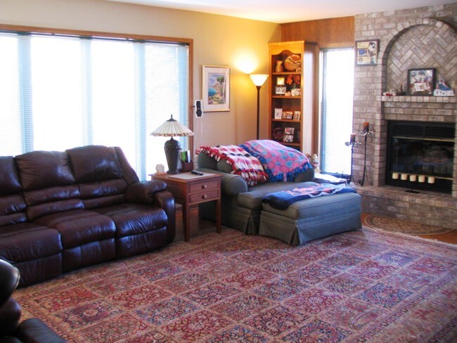 Family room, Fire place - 14520 W Maylore Ct