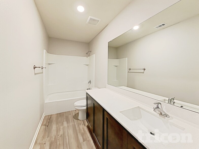 Building Photo - 824 Clark Dr