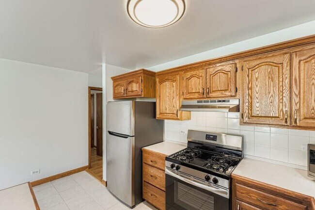 Building Photo - 3 bedroom in Chicago IL 60625