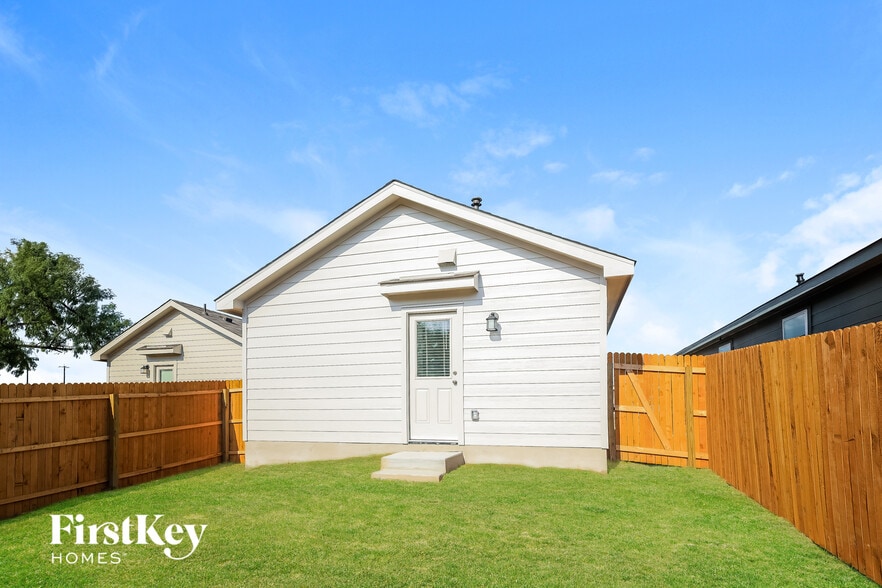 Building Photo - 8323 Piedra Medina