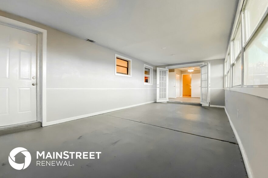 Building Photo - 1028 Mandarin Dr