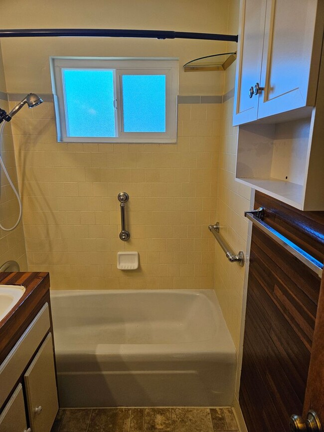 Building Photo - 2 bedroom, 1 bath house in Morro Bay