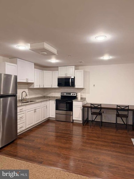 Building Photo - 3213 Valley Forest Dr