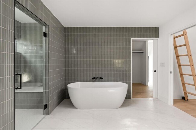 Building Photo - 1603 Chelsea Ln