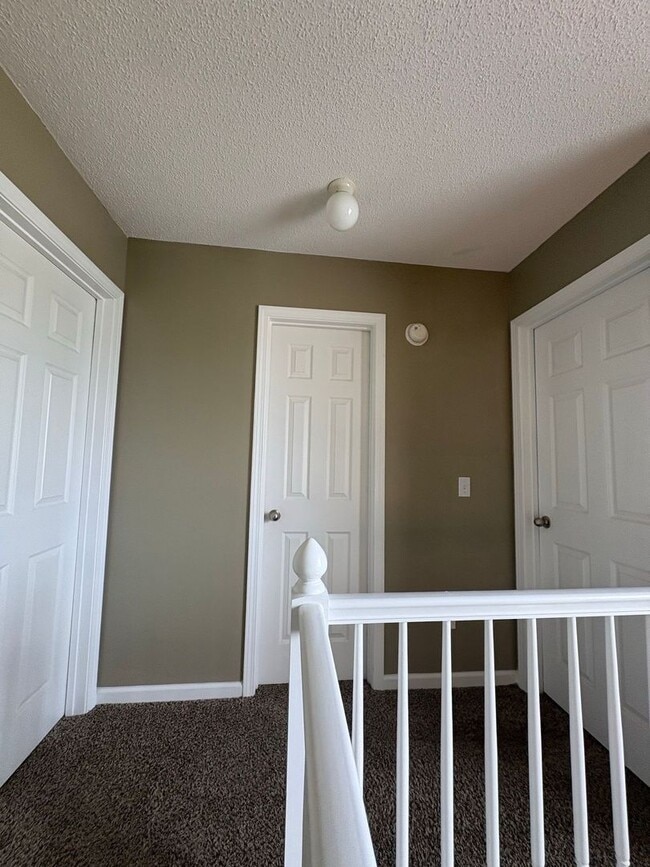 Building Photo - WAKEFIELD SUBDIVISION - Double Garage!  GRANITE COUNTERTOPS.