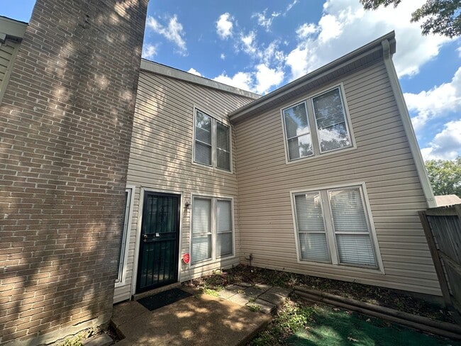 Building Photo - 1705 Port Oak Pl