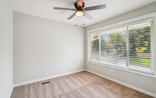 Building Photo - 276 W Meadowland Ln