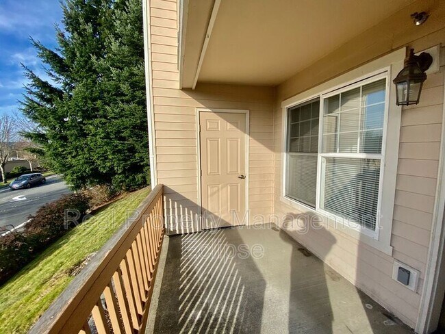 Building Photo - 8808 Redmond - Woodinville Rd NE