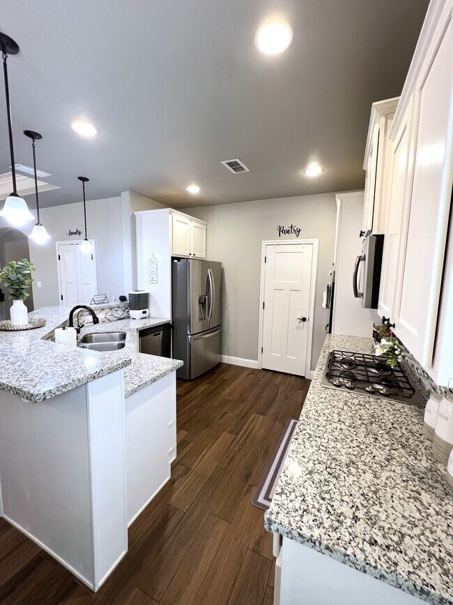 Building Photo - 14 Cornwall Dr