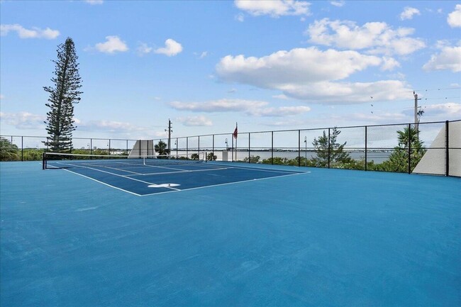 Building Photo - 5420 N Ocean Dr