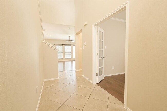 Building Photo - 1132 Alexandria Way