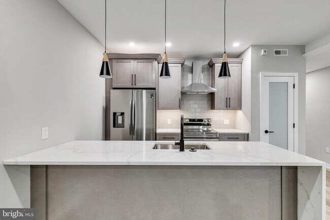 Building Photo - 752 S 16th St