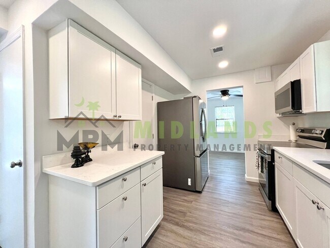 Building Photo - 746 Madera Rd