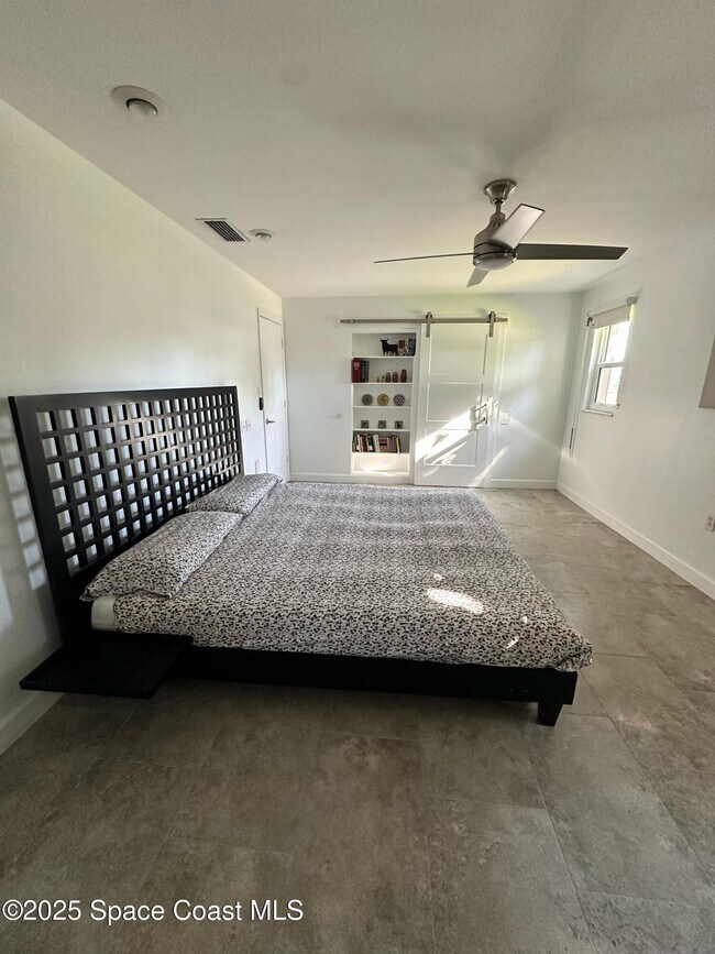 Building Photo - 302 W Osceola Ln