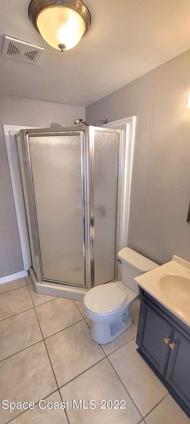 Building Photo - 802 Forrest Ave