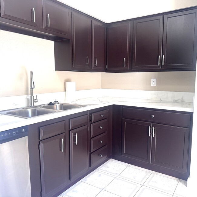 Building Photo - 2457 Briarwest Blvd