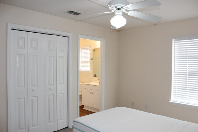 Building Photo - 4434 Gearhart Rd