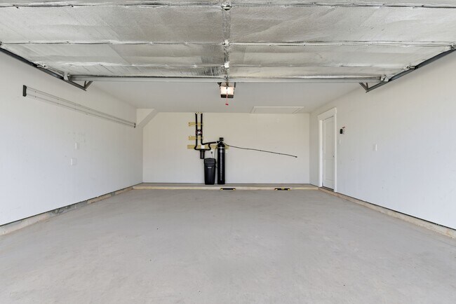 Building Photo - 12411 Southern Trail Ct