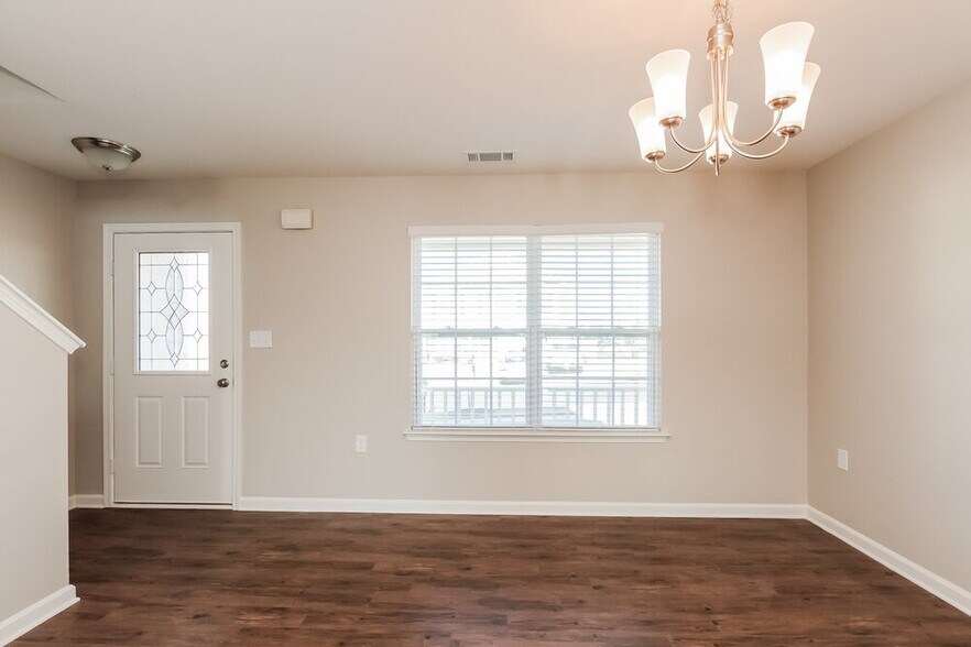 Building Photo - 1537 Summer View Ln