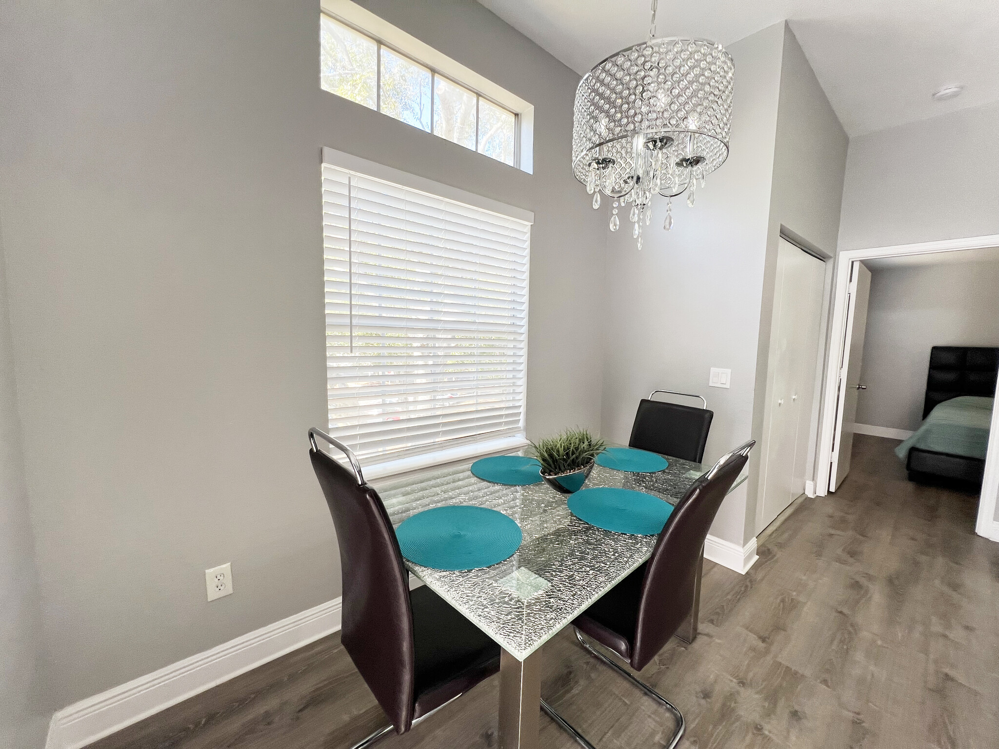 Dining Area - 7240 Westpointe Blvd