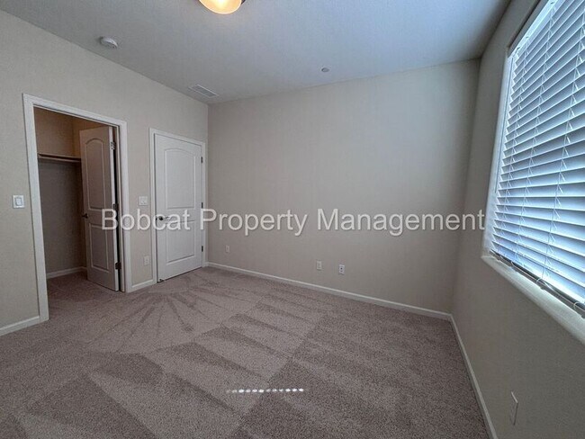 Building Photo - 852 Furlong Dr