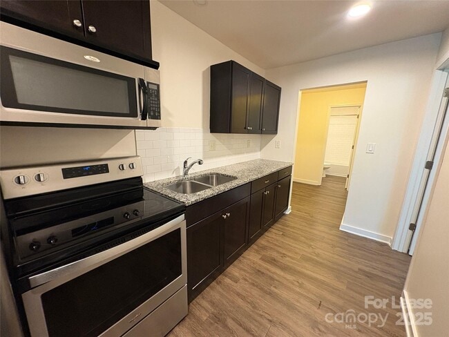 Building Photo - 2827 Morson St