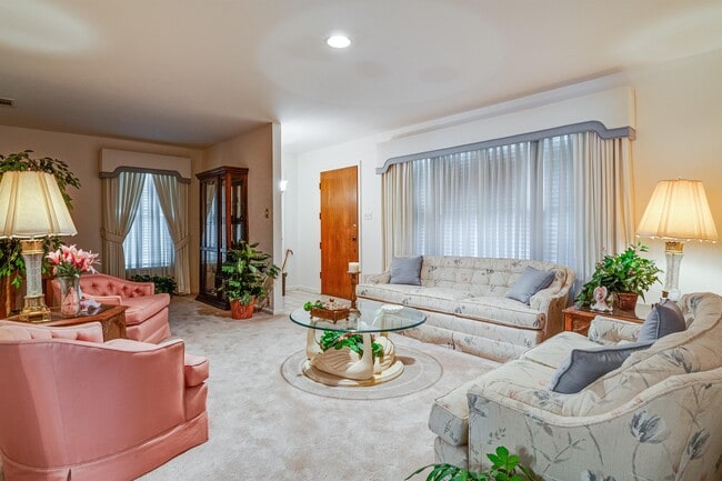 Building Photo - 5130 Vicki St