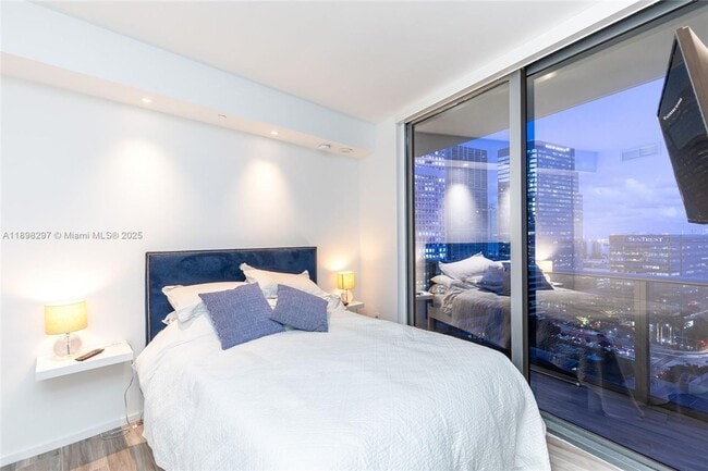 Building Photo - 801 S Miami Ave