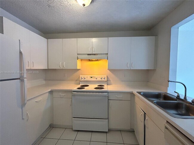 Primary Photo - 1401 Cypress Way W