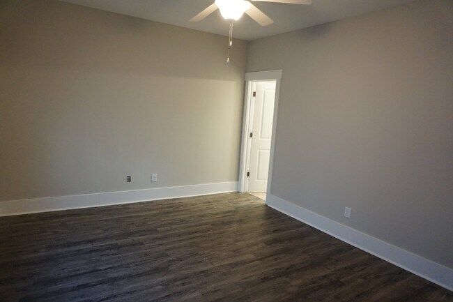 Building Photo - 4BR/3.5BA Home in the Gated Community of R...