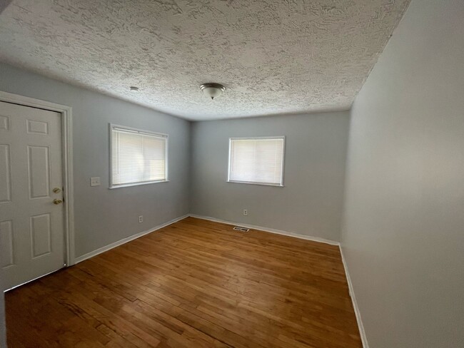 Building Photo - 15285 Hazelridge St
