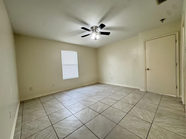 Building Photo - 209 Mescalero Dr